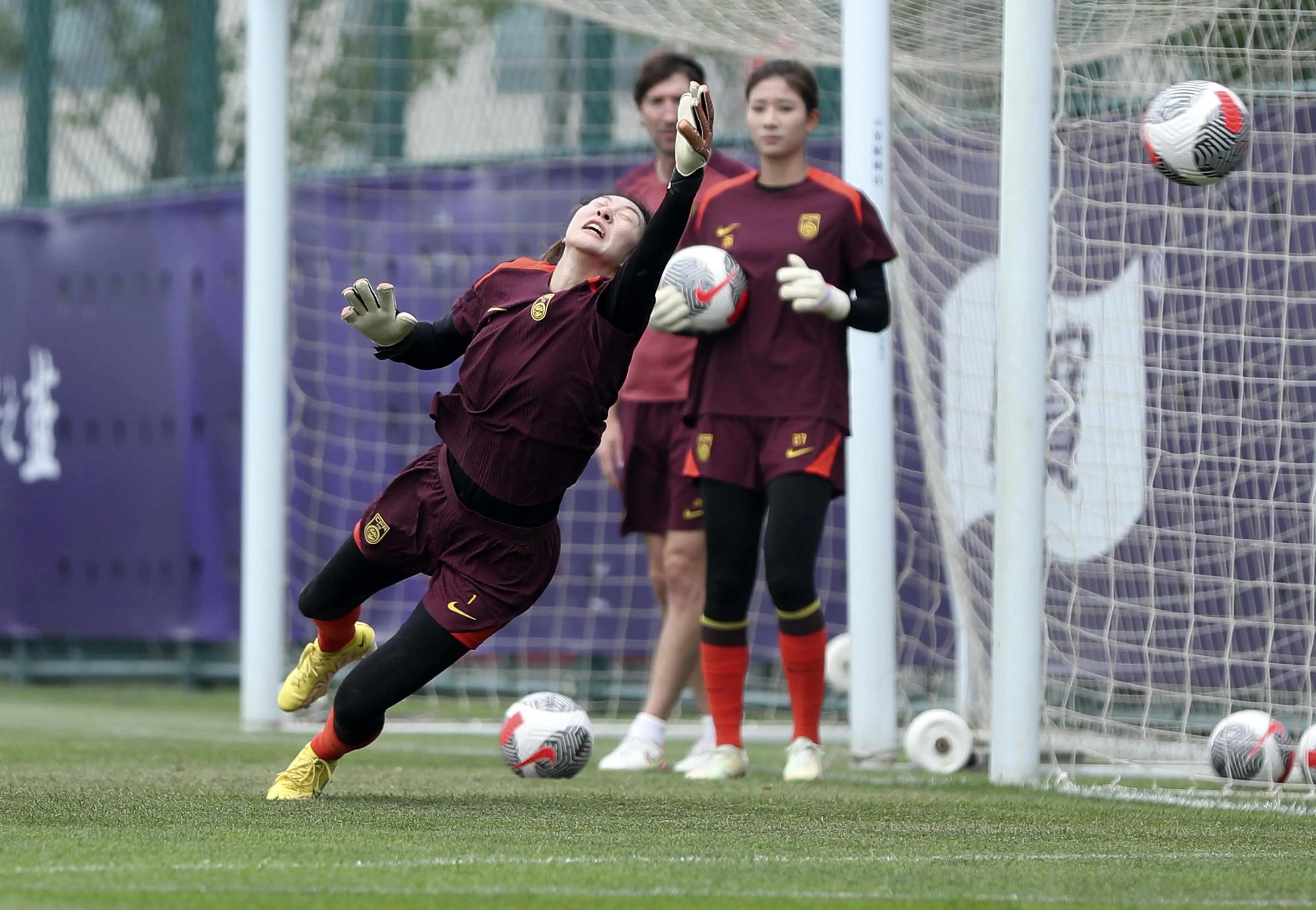 关于女足赛事直播精彩呈现，技术过硬实力压倒对手的信息