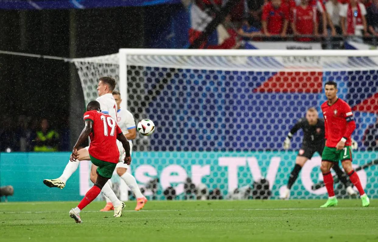 关于葡萄牙神奇逆转,一波三折晋级淘汰赛的信息 关于葡萄牙神奇逆转,一波三折晋级淘汰赛的信息