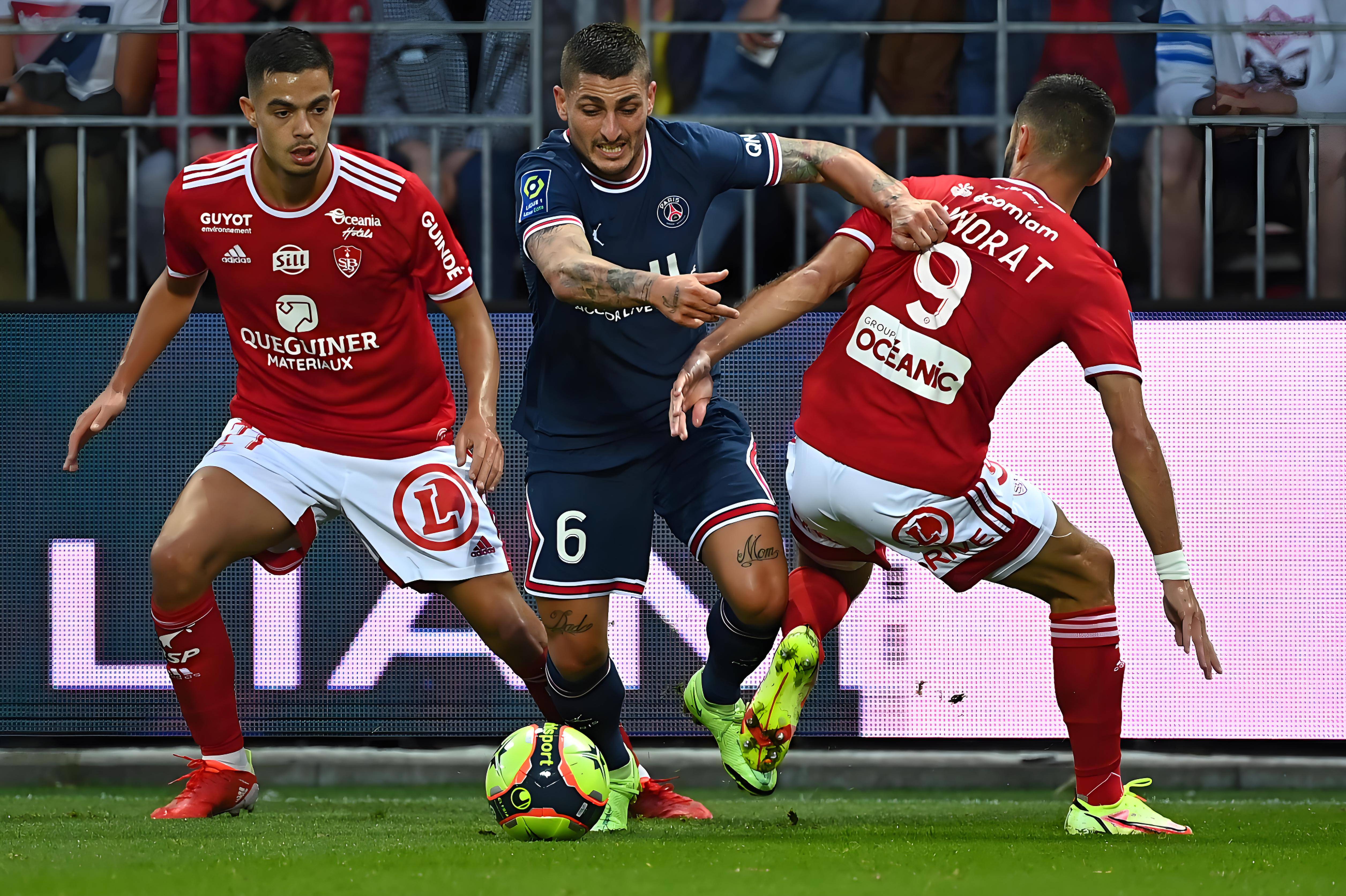 黑白直播免费体育直播-包含昂热客场一球小胜，跻身联赛前八的词条