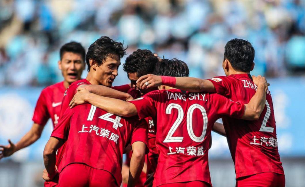 黑白直播免费体育直播-上港主场大胜泰达，全取三分