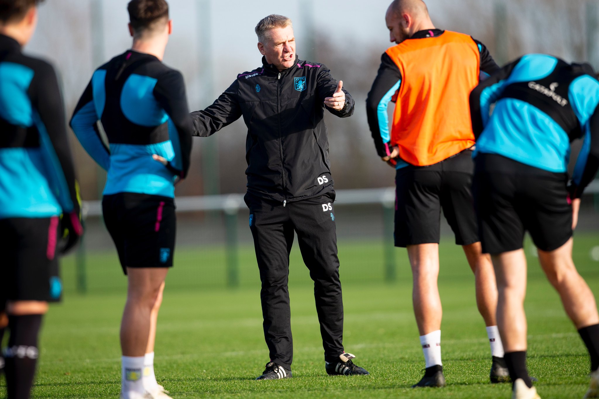 黑白直播免费体育直播-里昂主教练表示全力备战，冲刺联赛