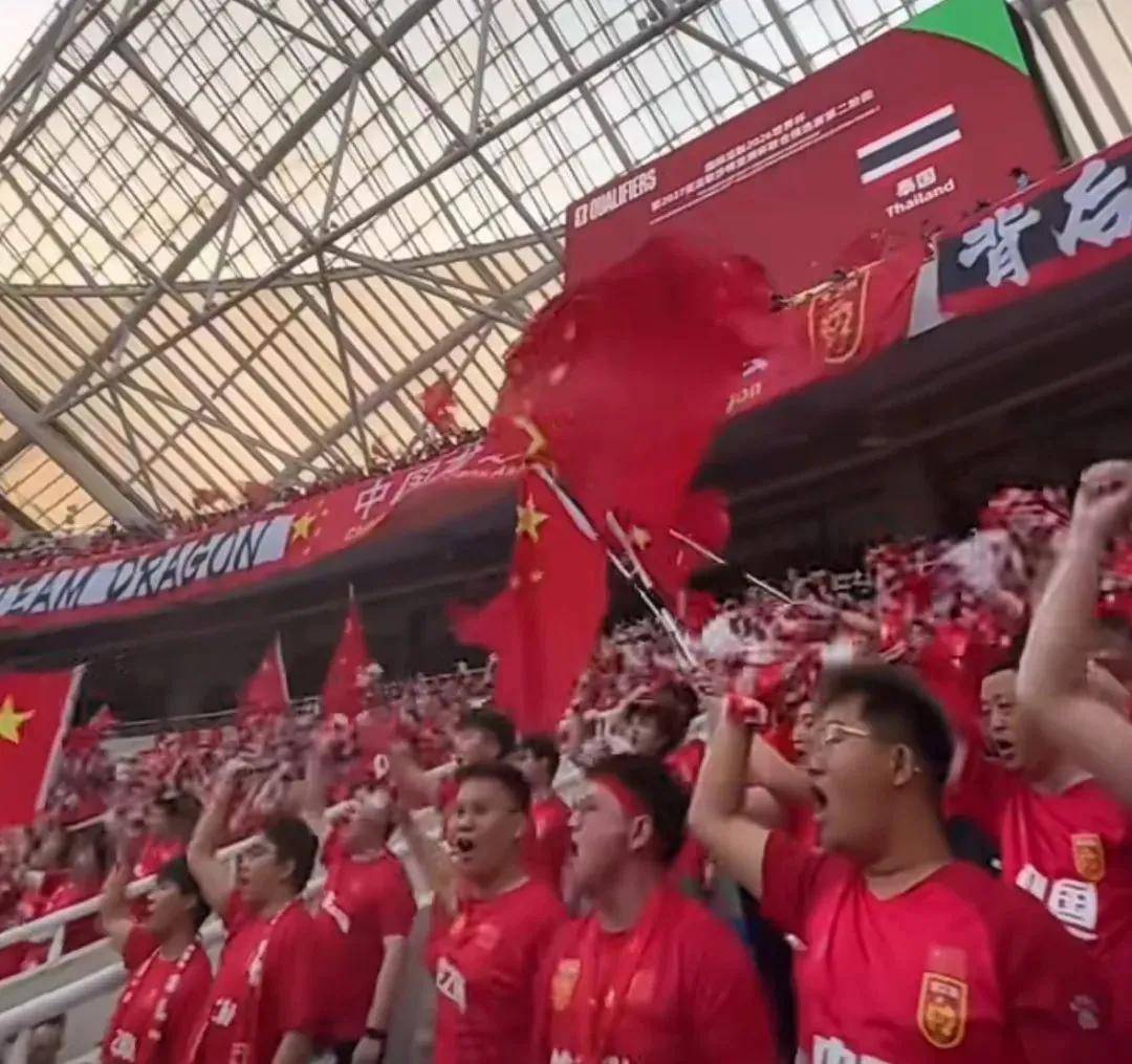 黑白直播免费体育直播-中国足球圈内角逐激情四射，不容错过的简单介绍