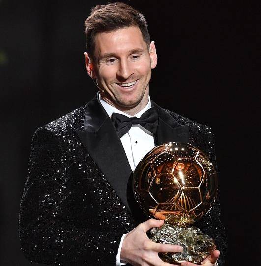 黑白直播nba在线观看-巴萨老将梅西气冲，角逐欧冠冠军梦