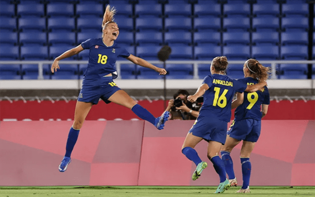 加拿大女足战术崩溃,迎战下一场 加拿大女足战术崩溃,迎战下一场