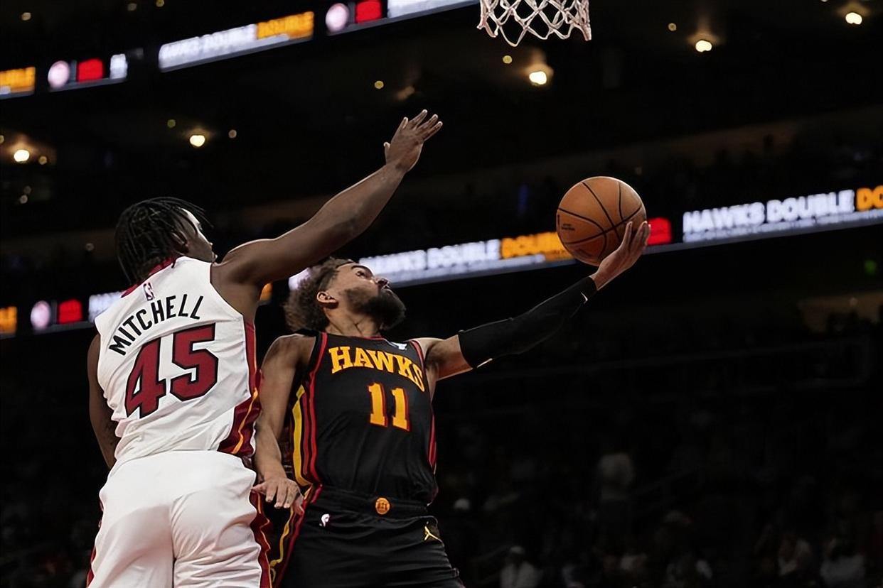 黑白直播在线观看nba-热火主场击败老鹰，取得两连胜