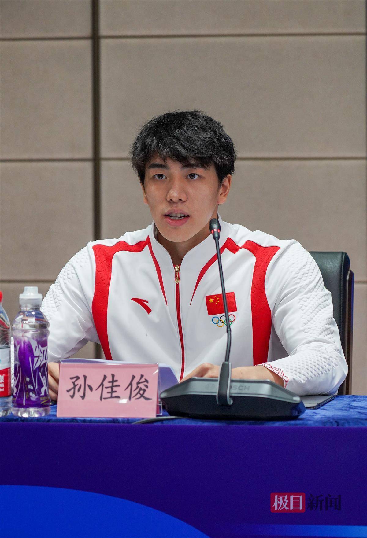 黑白直播体育-游泳冠军风采依旧，中国选手再添金牌的简单介绍