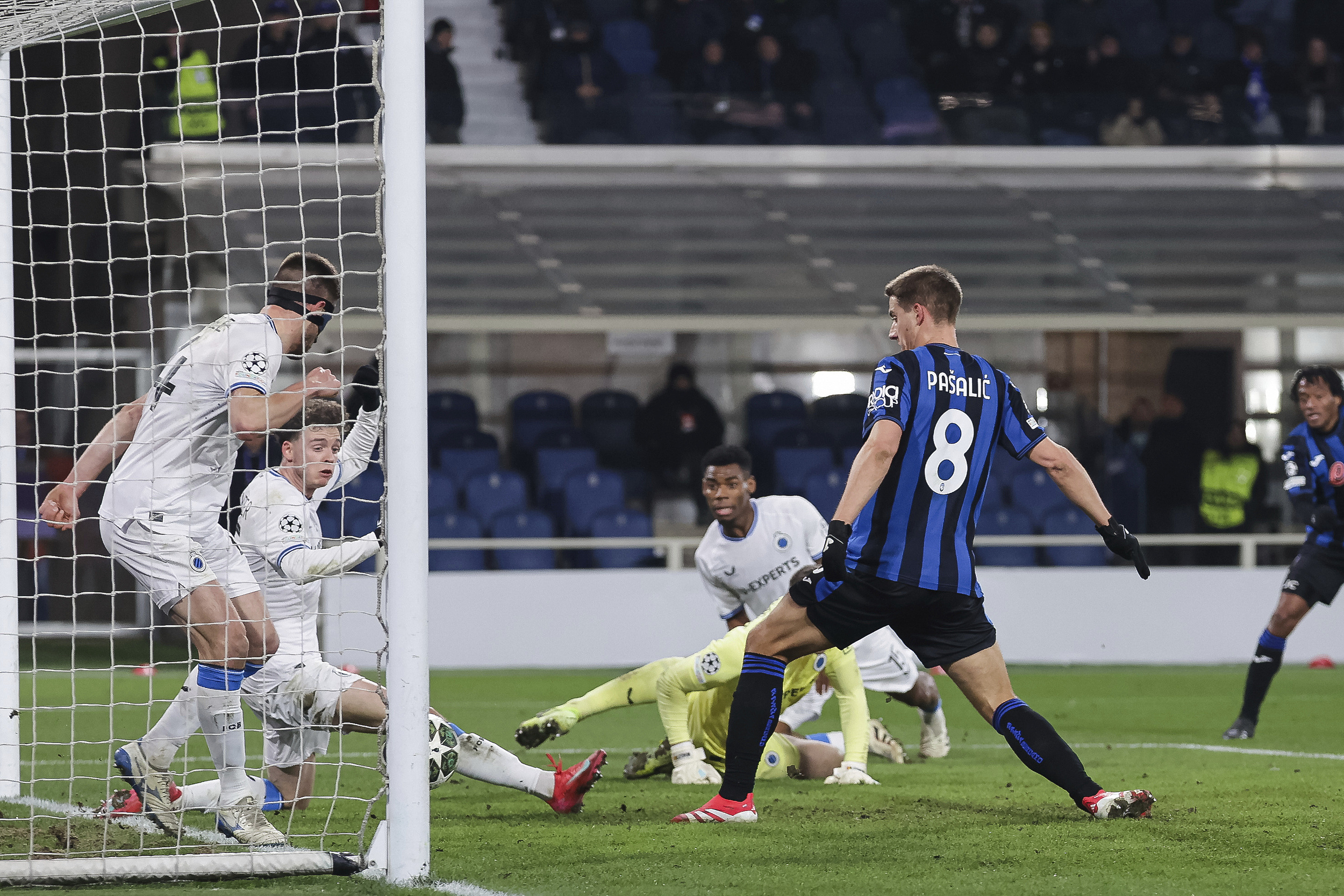 黑白直播在线观看-特鲁瓦对阵南特，双方争夺胜利