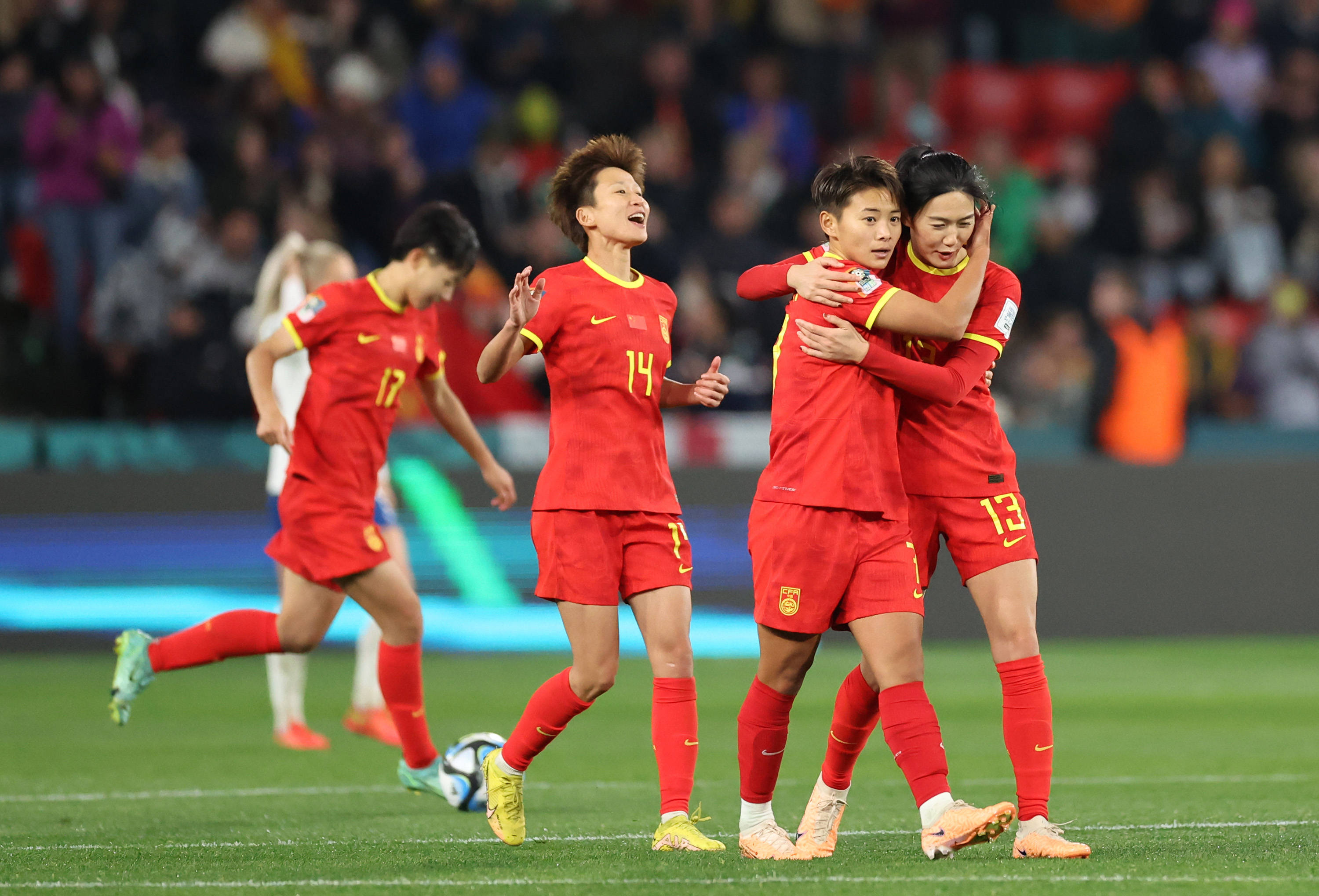 世界杯女足赛场，中国队绝地反击！