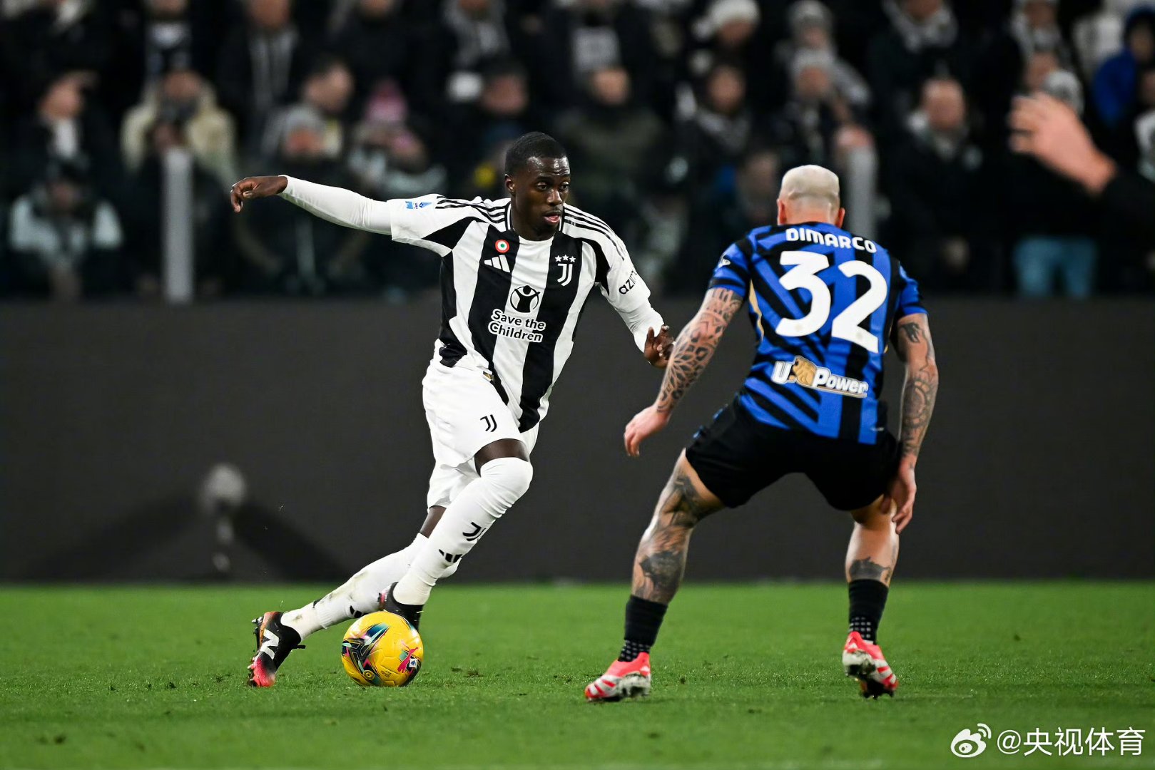黑白直播-尤文图斯客场大捷，小组领先稳固