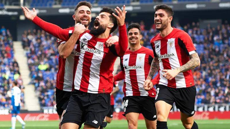 皇家马德里击败毕尔巴鄂,取得西甲联赛中的胜利 皇家马德里击败毕尔巴鄂,取得西甲联赛中的胜利