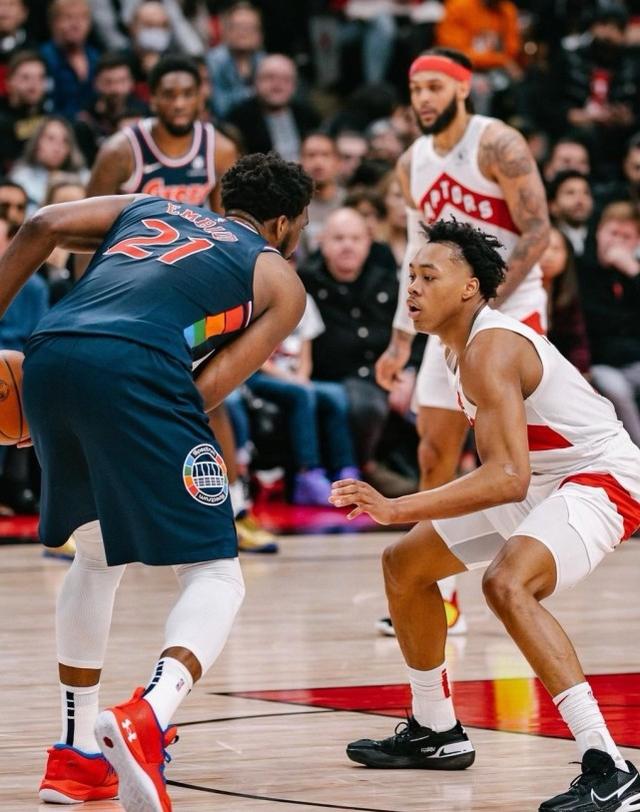 包含猛龙惨遭开拓者逆转，比分咫尺之遥的词条