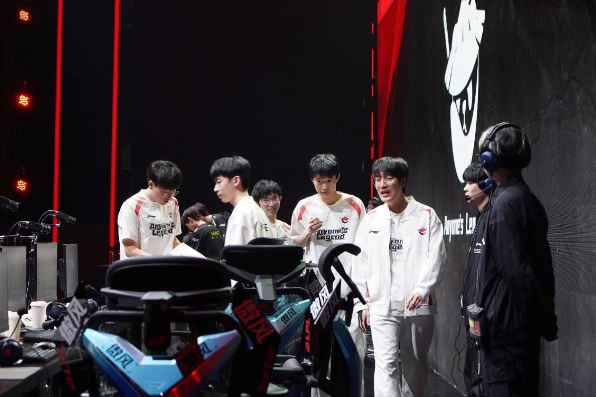 包含球星爆发!LPL赛场再现神级操作的词条 包含球星爆发!LPL赛场再现神级操作的词条