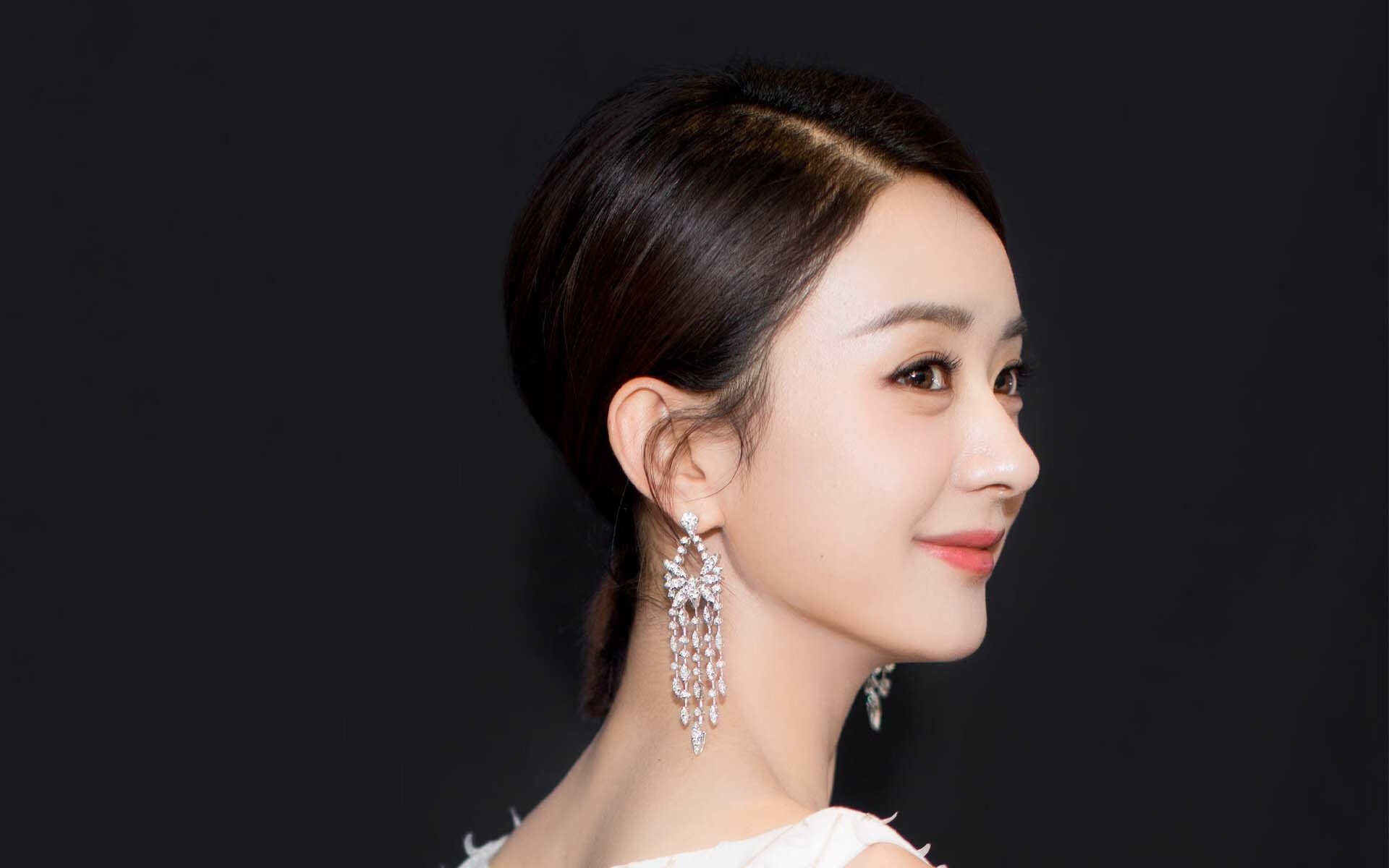 黑白直播免费体育直播-天赋之矛 vs 纪律之盾，当萨内遇上喀麦隆的终结者密码