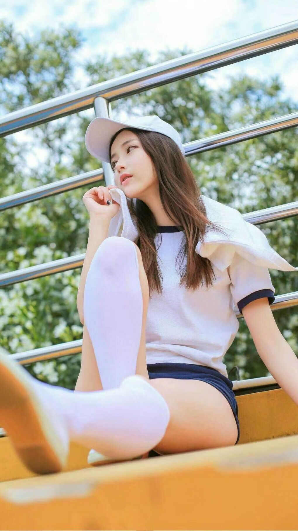 黑白直播在线观看nba-欧冠之夜星光偏移，替补席的哈登为何抢走C位