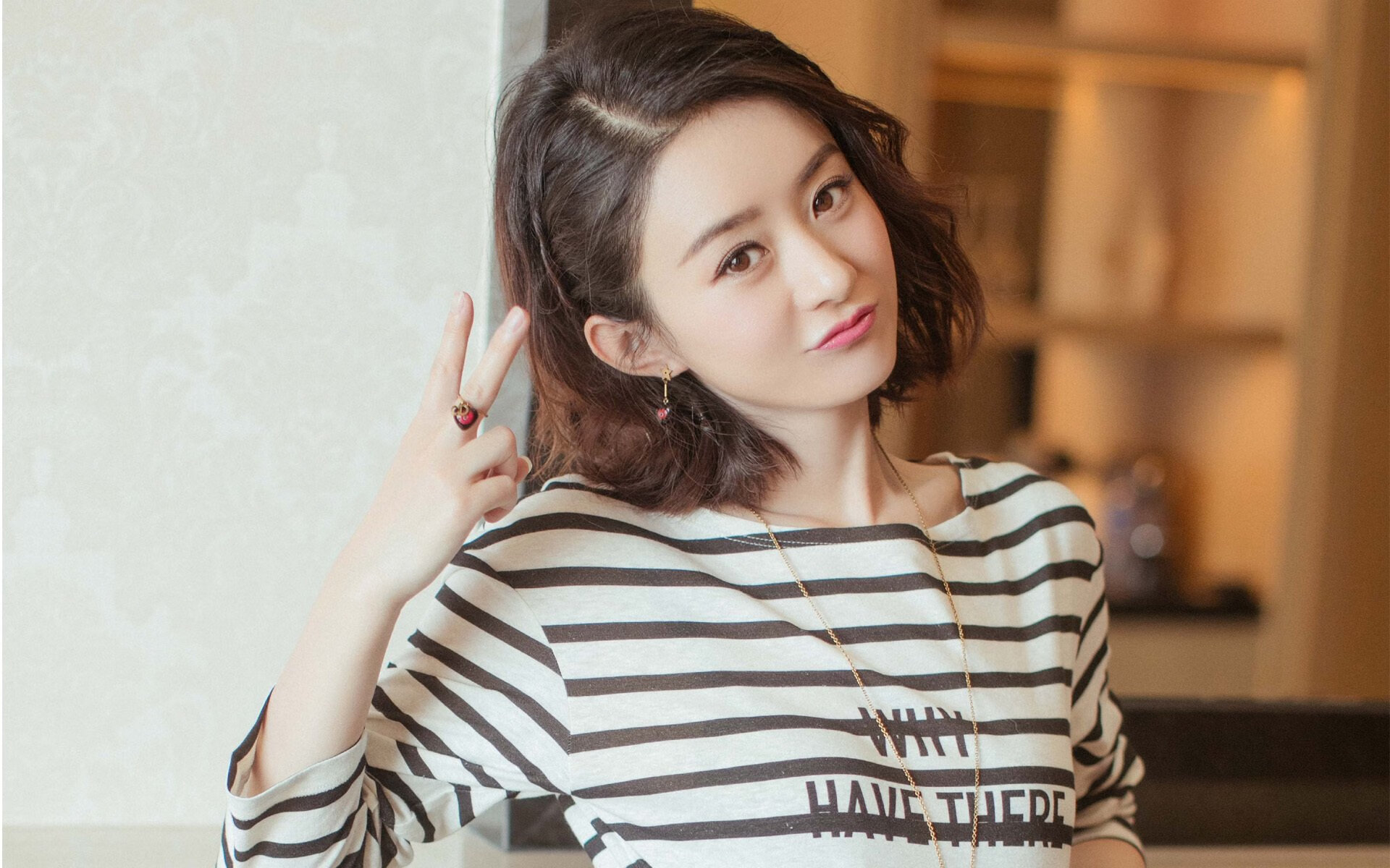 黑白直播-金色油门与终场蜂鸣，当克莱在F1赛道接管比赛时，太阳队正完成最后时刻的逆转