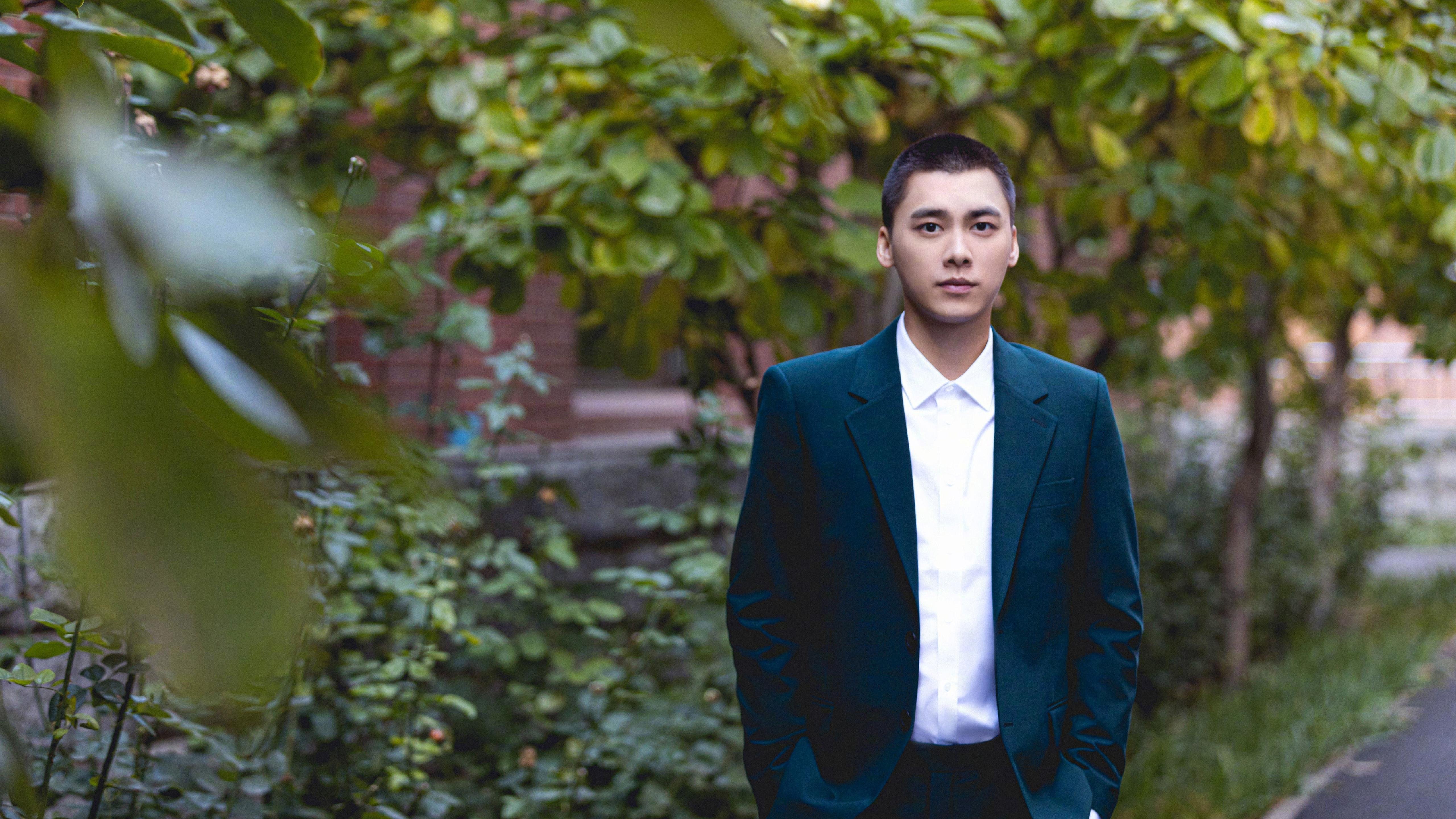 黑白直播在线观看-金元与绿茵，当沙特资本撬动德甲根基，哈弗茨在英超书写寒门逆袭