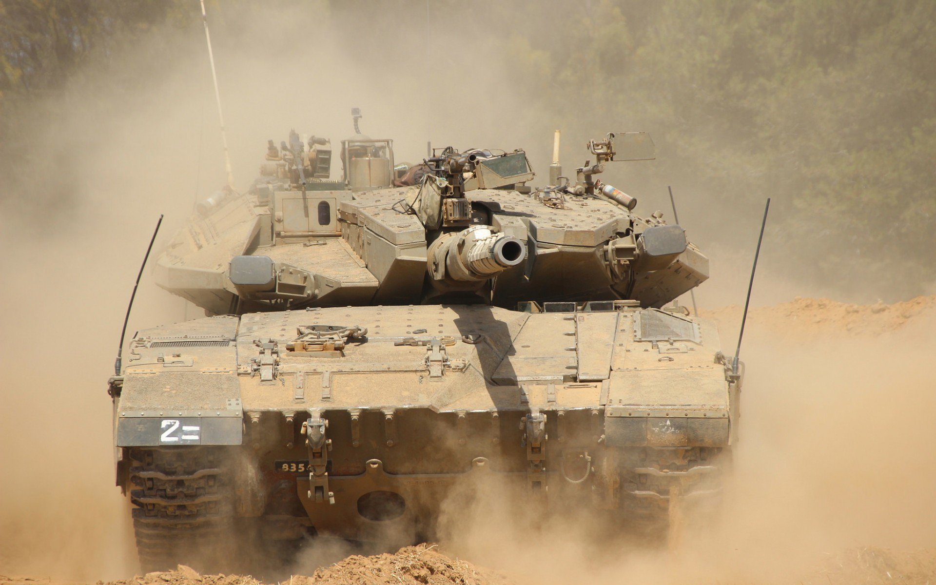 绿茵铁血，鏖战炼真金，硬仗见英雄