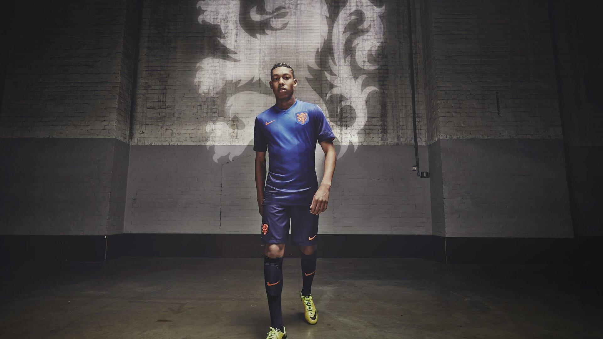 世纪防守！爱德华兹残暴压制库里，勇士王朝余晖下的新王加冕？