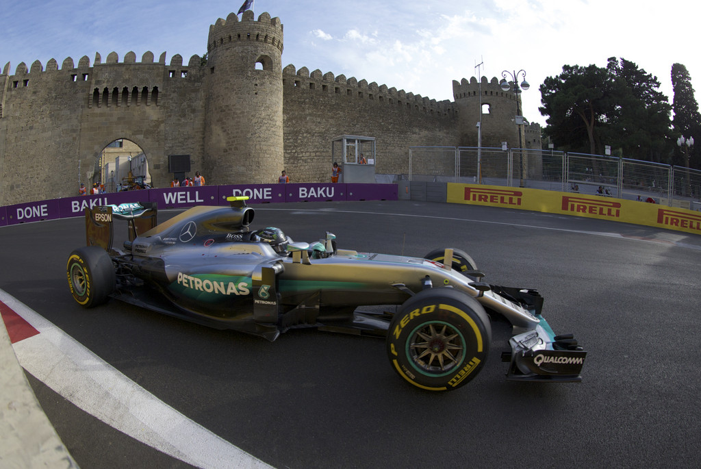 F1街道赛之夜，武切维奇主宰比赛走向